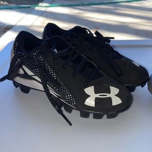 Baseball cleats